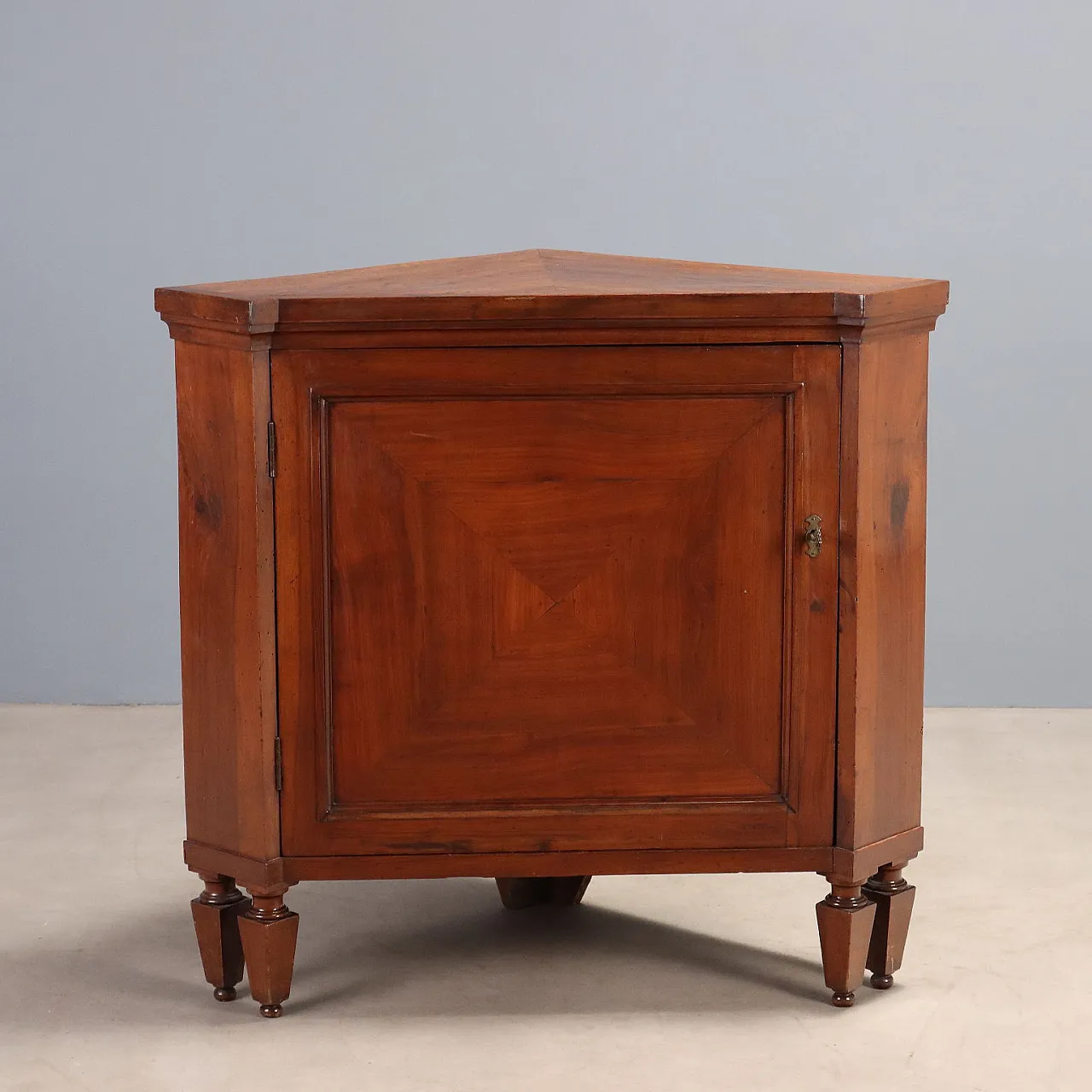 Directory corner cup in cherry wood, 19th century 1