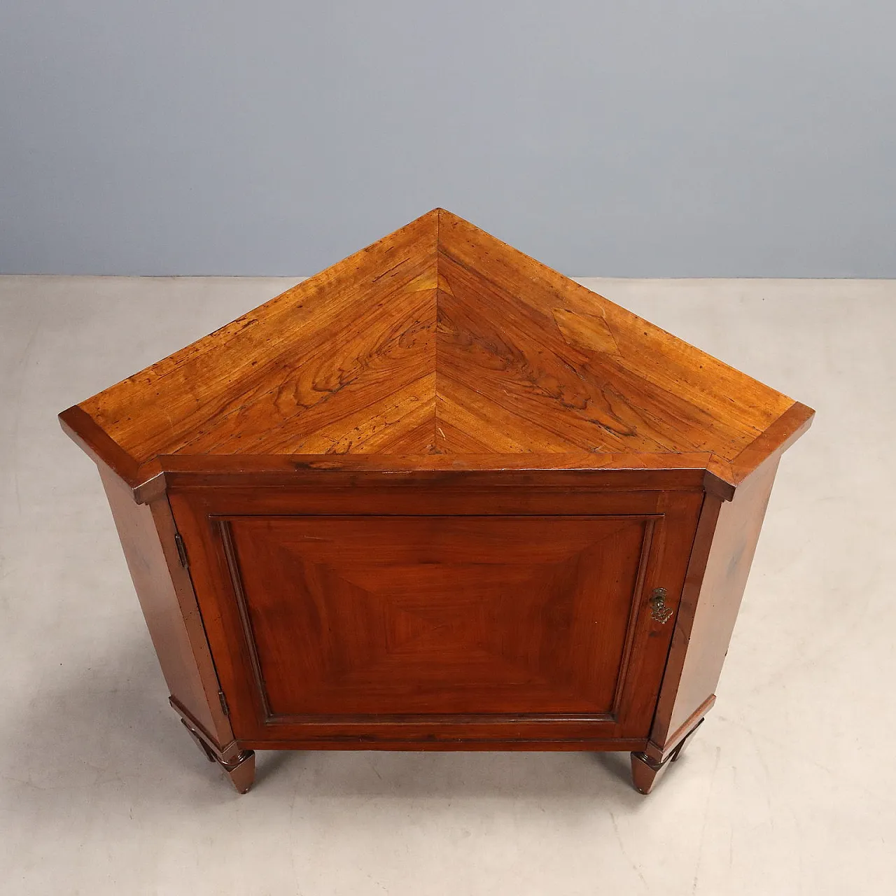 Directory corner cup in cherry wood, 19th century 10