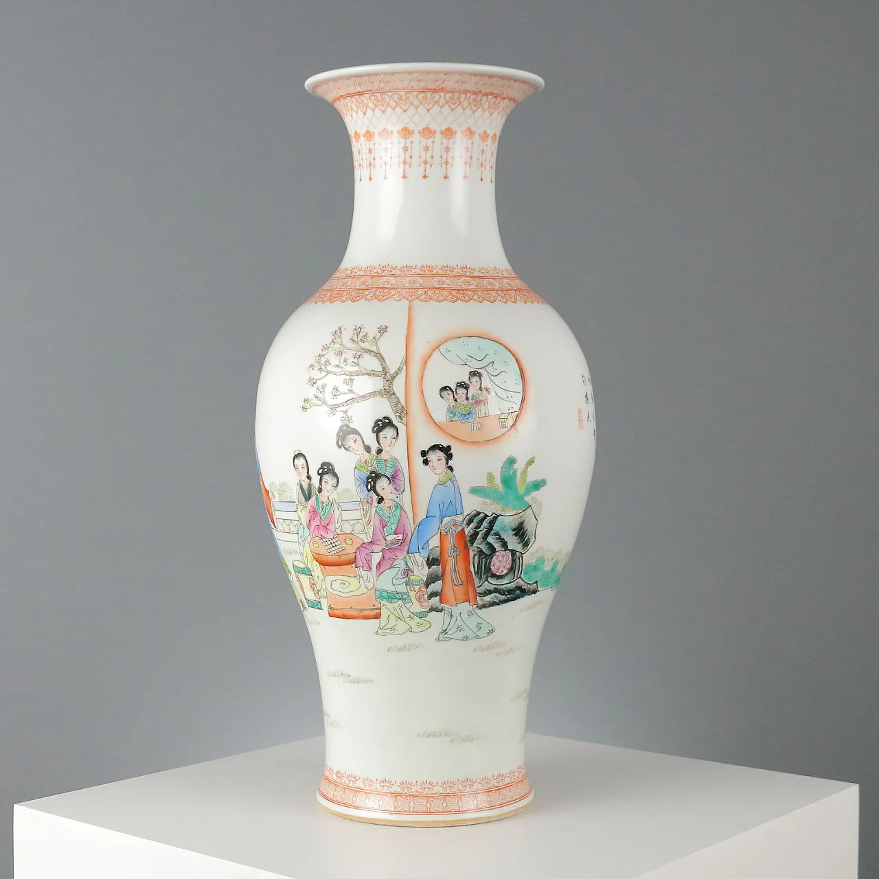 Chinese porcelain vase, 20th century 1