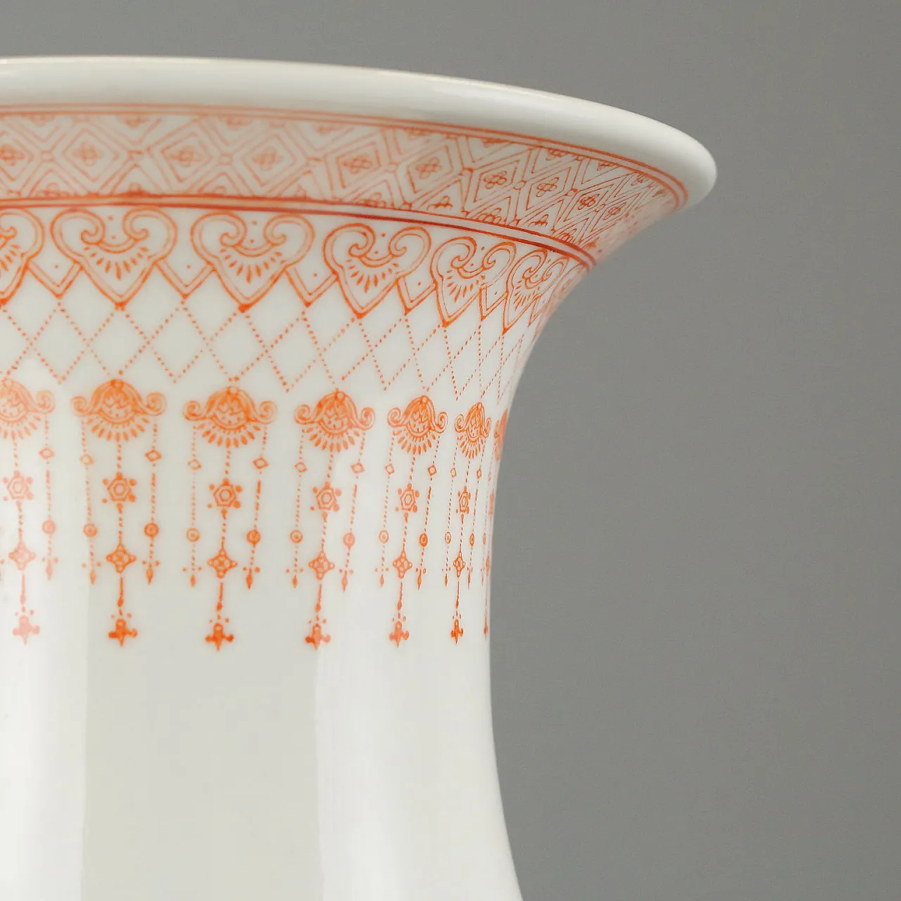 Chinese porcelain vase, 20th century 3