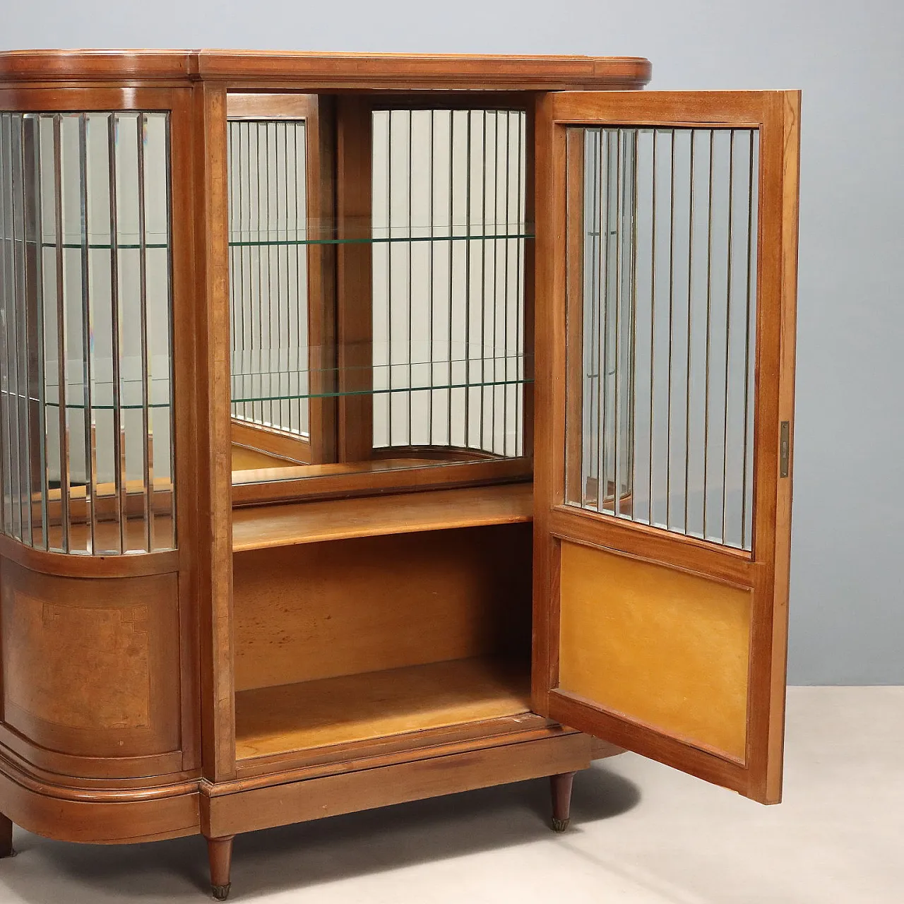 Showcase veneered in mahogany and walnut, 20th century 3