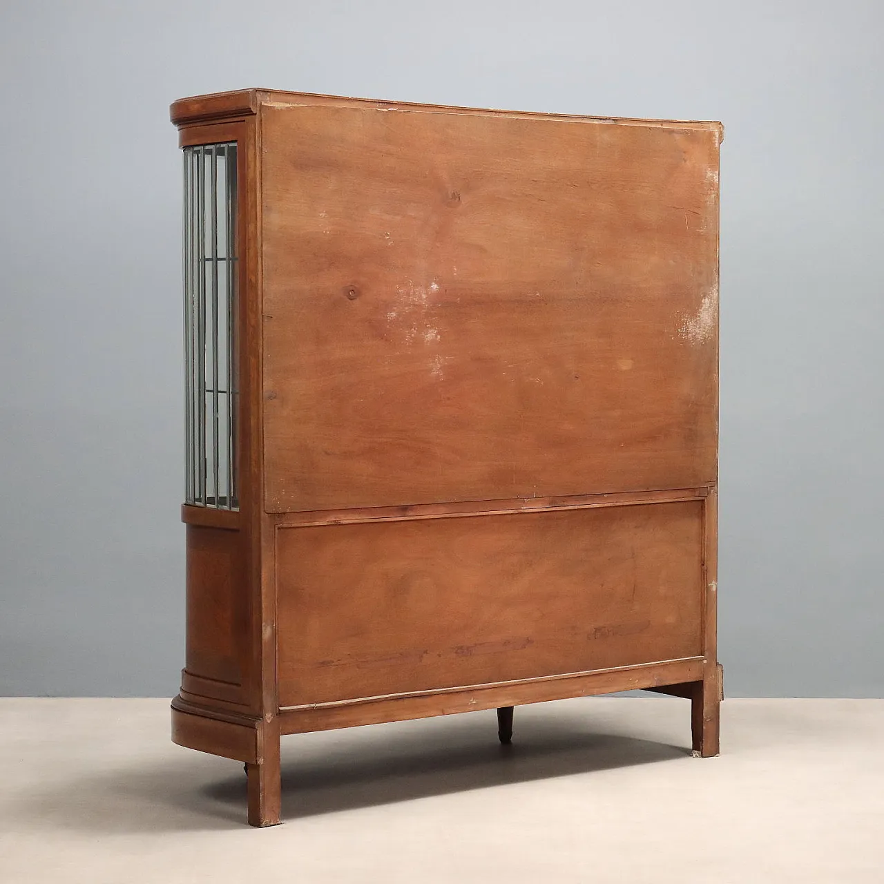 Showcase veneered in mahogany and walnut, 20th century 10