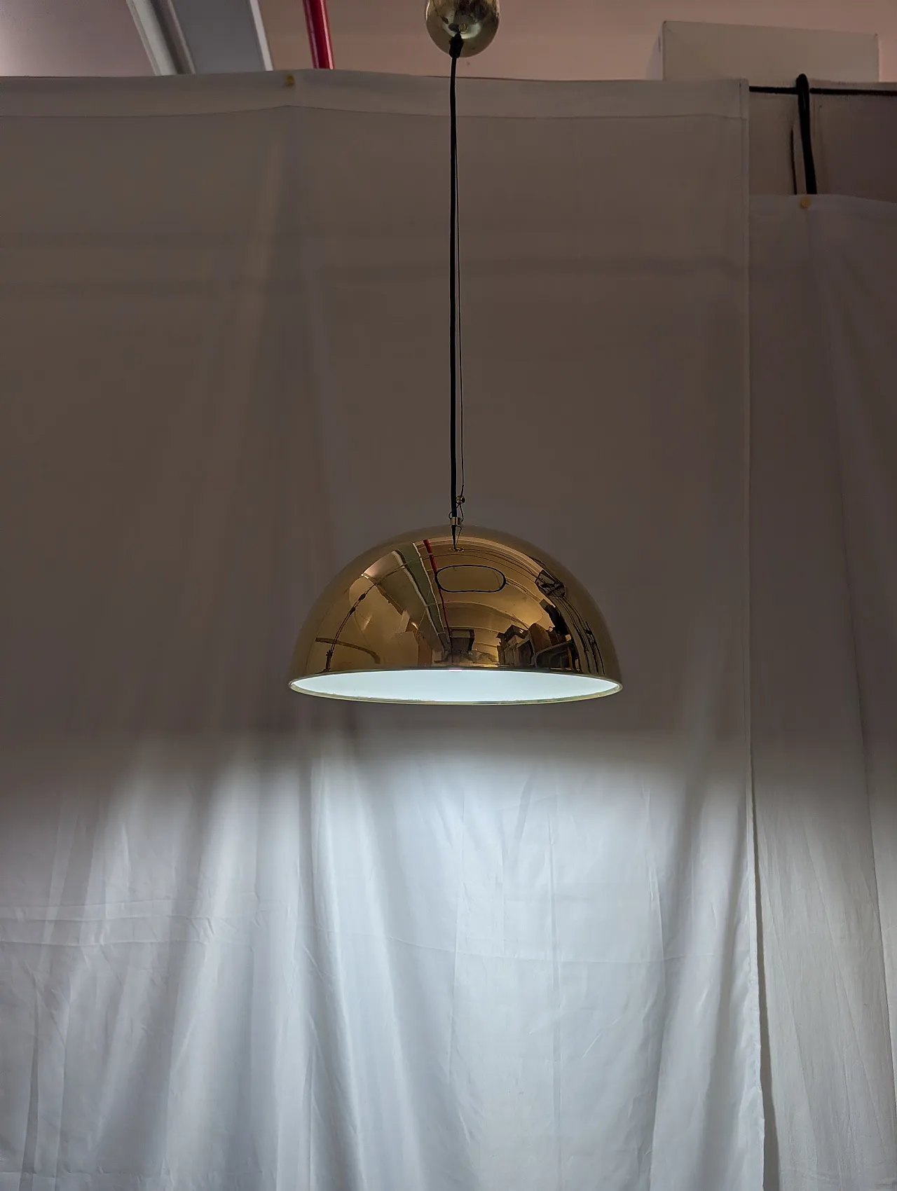 Lampada a sospensione a cupola in ottone anni 70 6