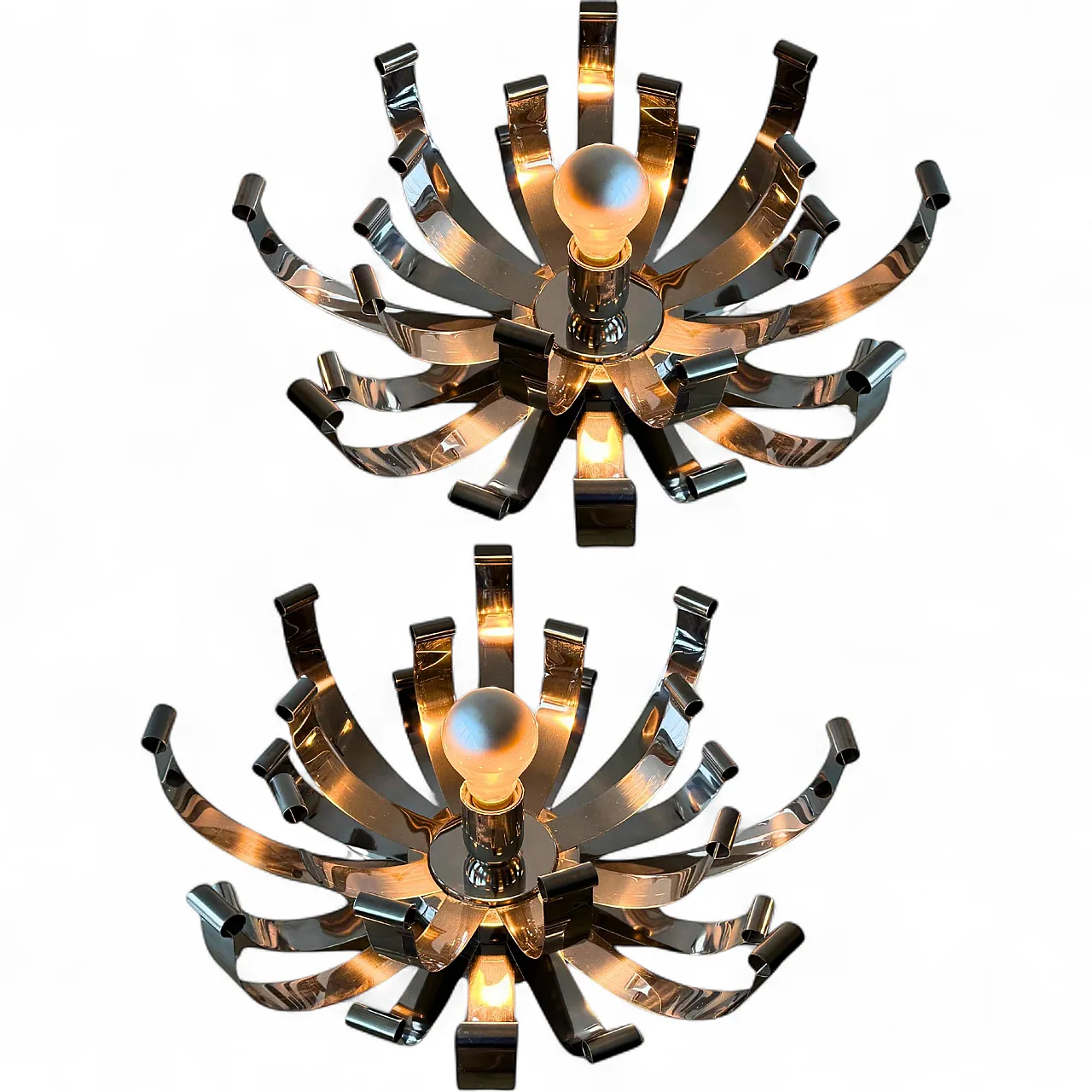 Coppia di lampade scultoree in acciaio cromato di Reggiani, anni '70 14