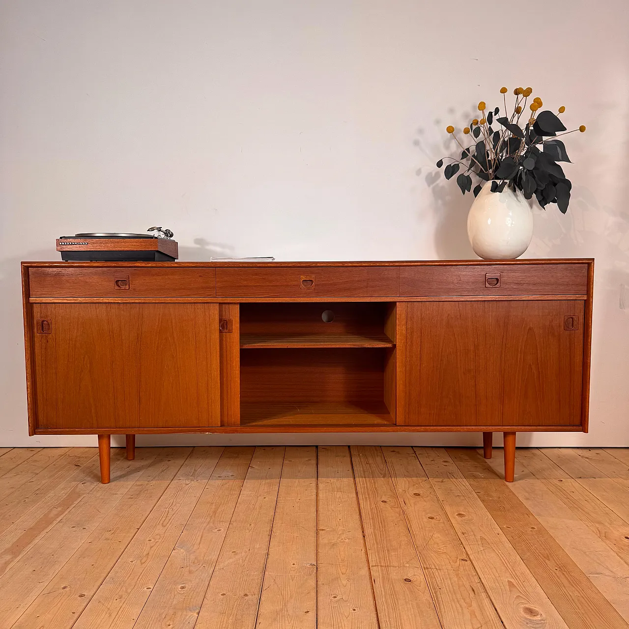 Danish Scandinavian Modern teak sideboard, 1960s 9