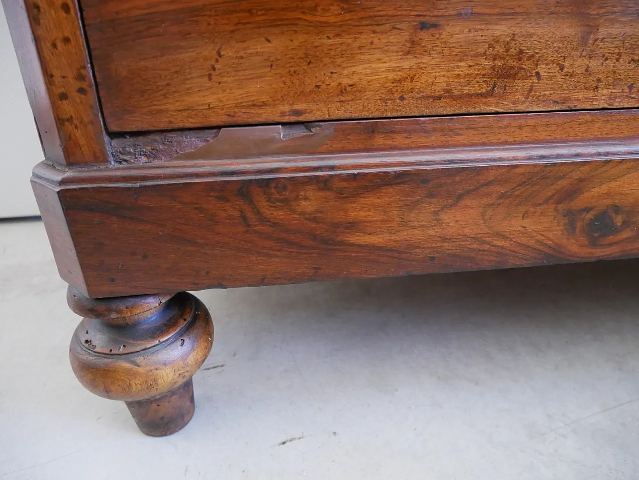 Walnut dresser, early 20th century 9