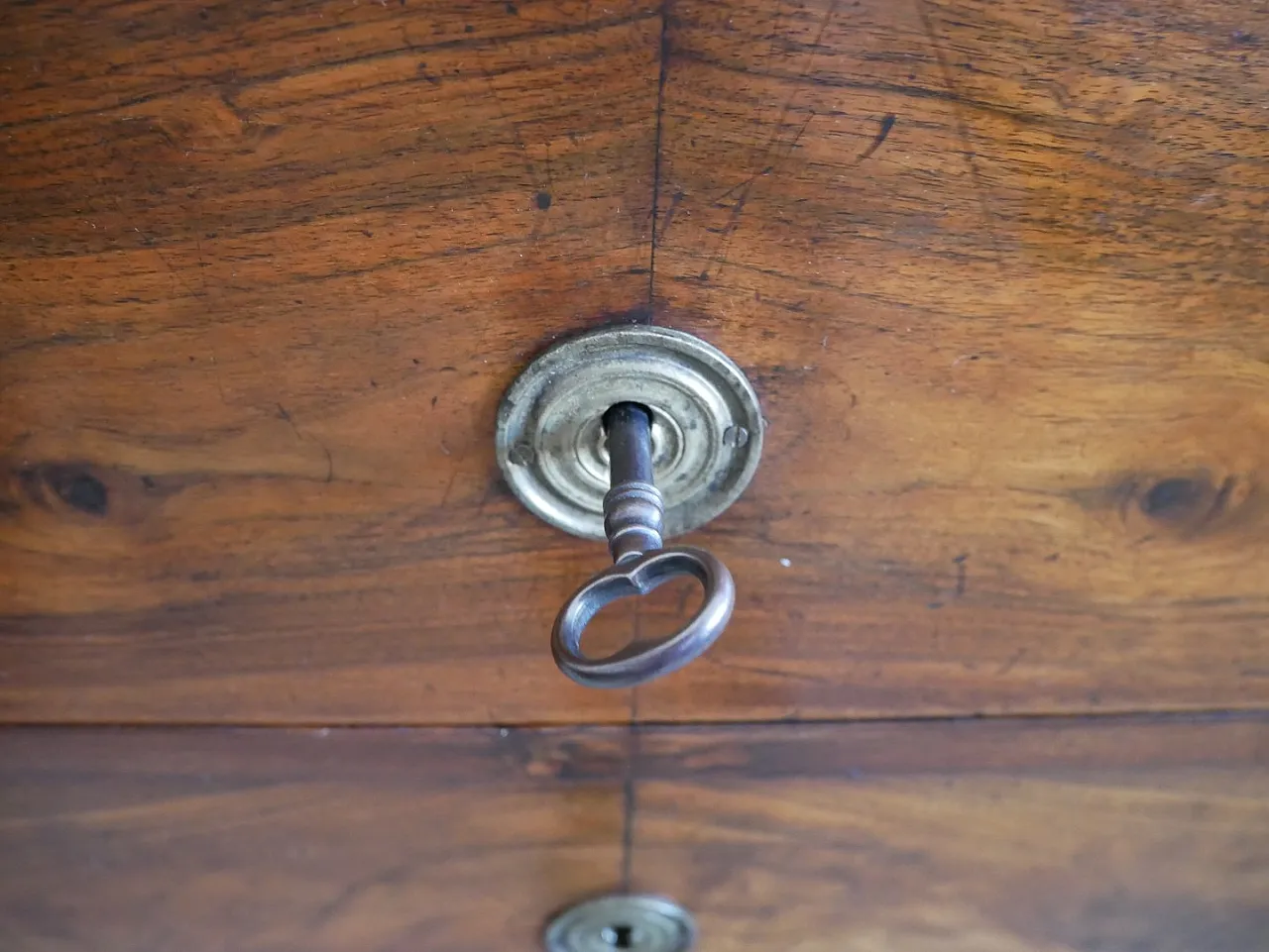 Walnut dresser, early 20th century 11