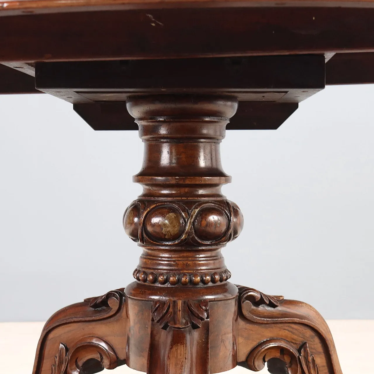 Walnut table with floral inlays, 19th century 5