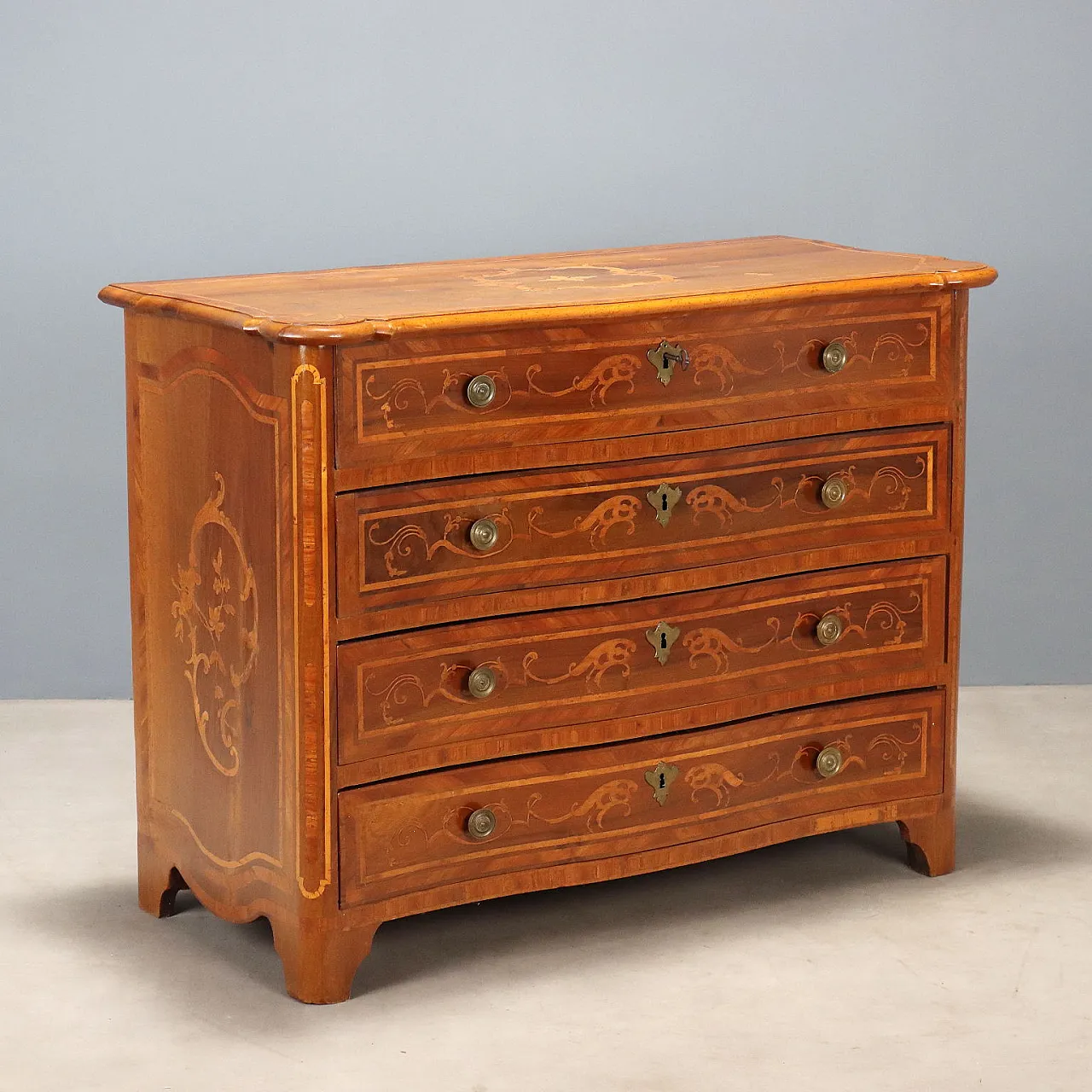 Baroque chest of drawers in walnut, 18th century 1