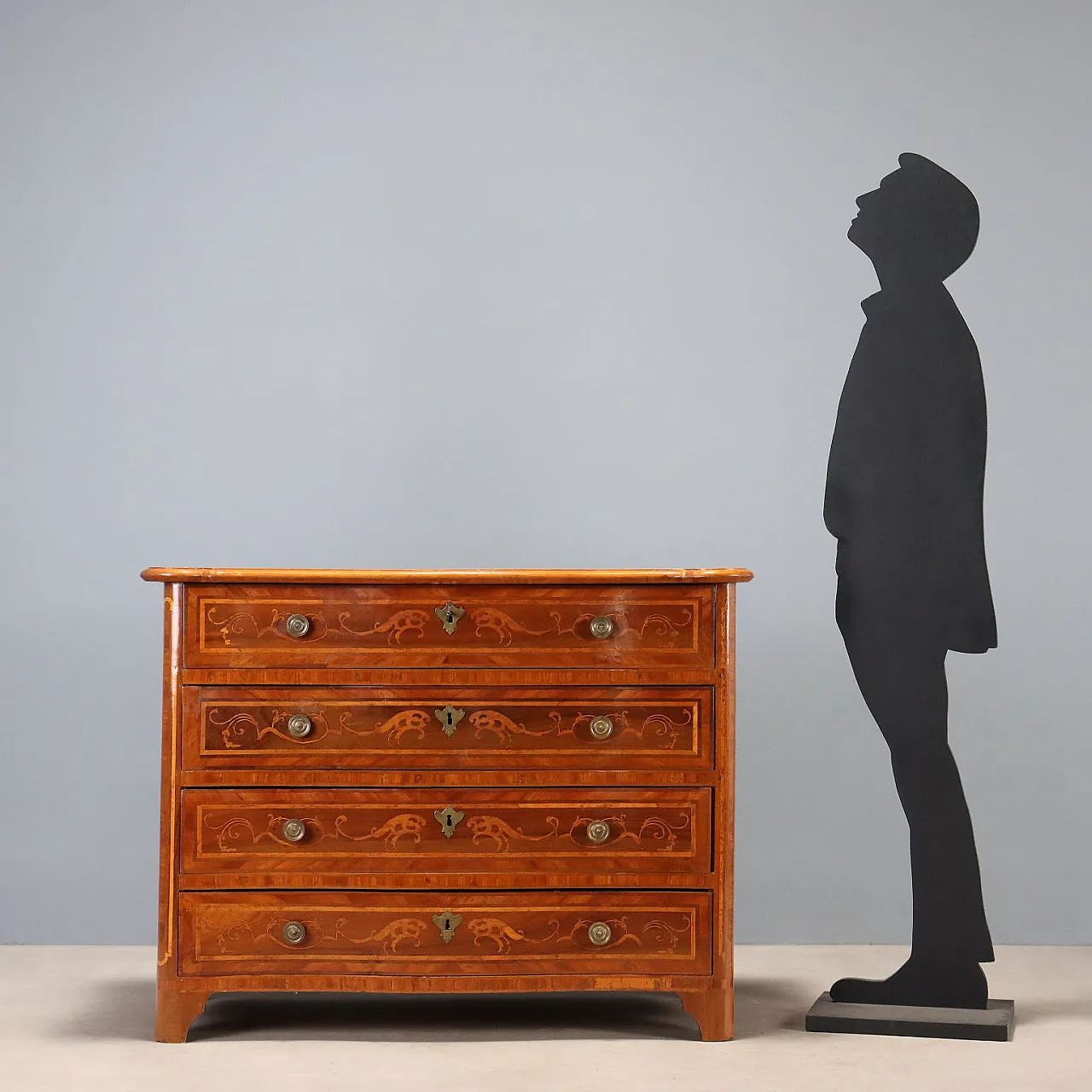 Baroque chest of drawers in walnut, 18th century 3