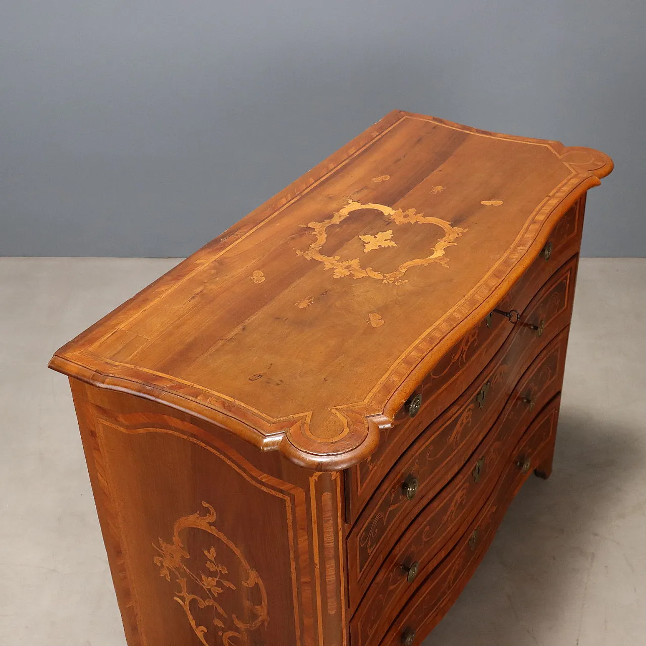Baroque chest of drawers in walnut, 18th century 10