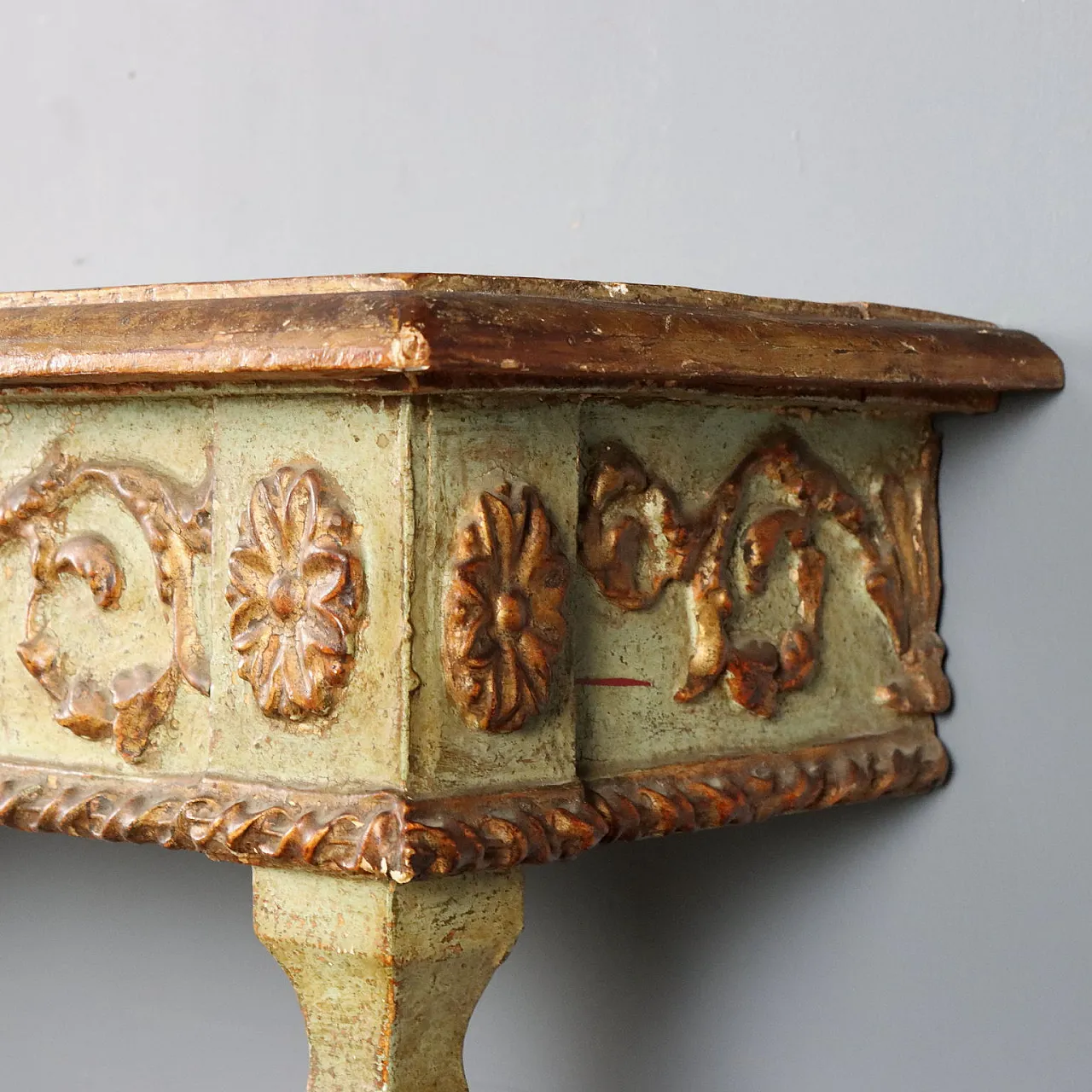 Neoclassical style console in carved and gilded fir, mid-20th century 9