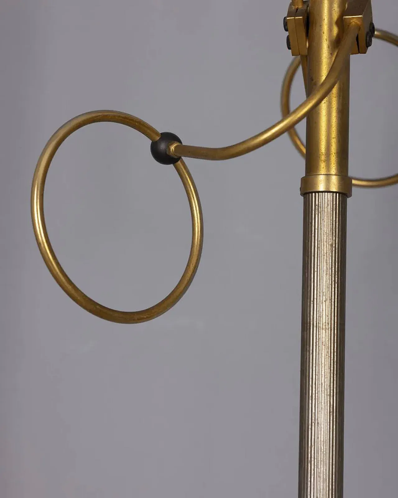 Appendiabiti da pavimento in ottone dorato, anni '60 8