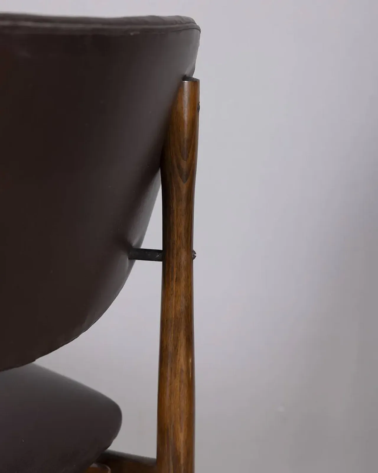 8 Sedie in legno e pelle di Anonima Castelli, anni '60 15