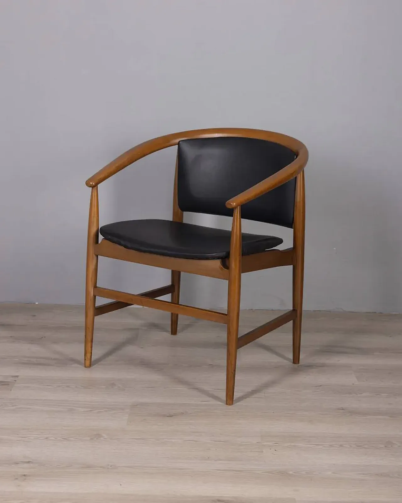 4 Sedie in legno e pelle disegnate da Isa Bergamo, anni '60 7