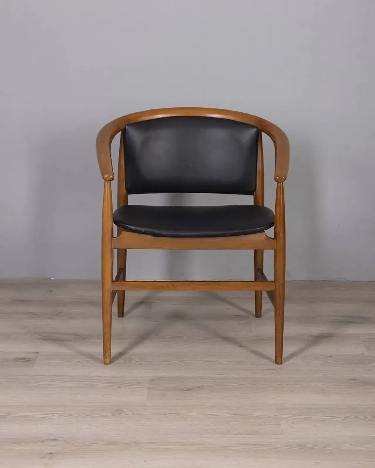 4 Sedie in legno e pelle disegnate da Isa Bergamo, anni '60 8