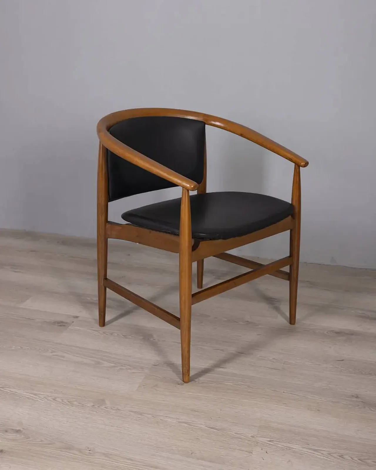 4 Sedie in legno e pelle disegnate da Isa Bergamo, anni '60 10