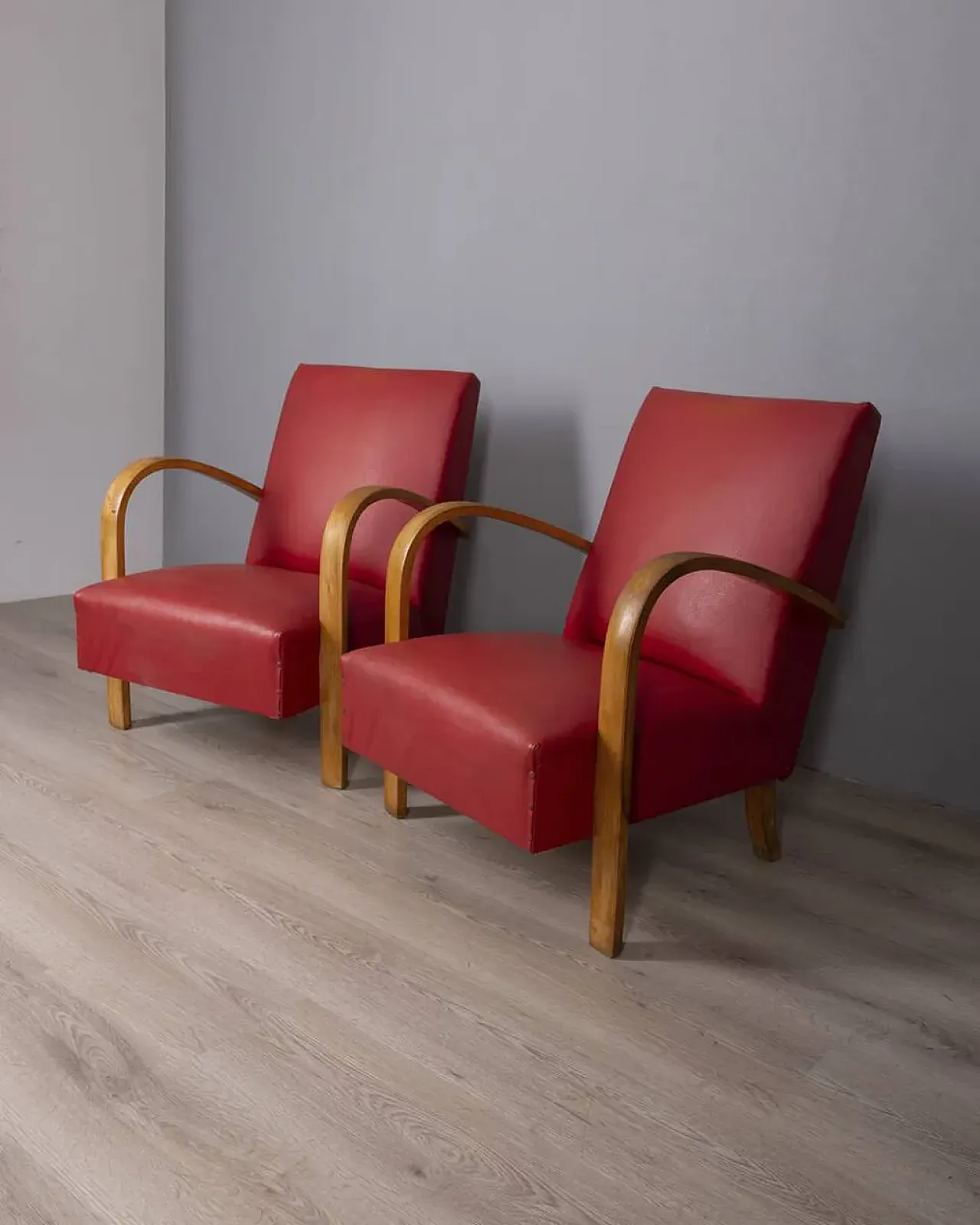 Coppia di poltrone in pelle rossa, anni '50 2