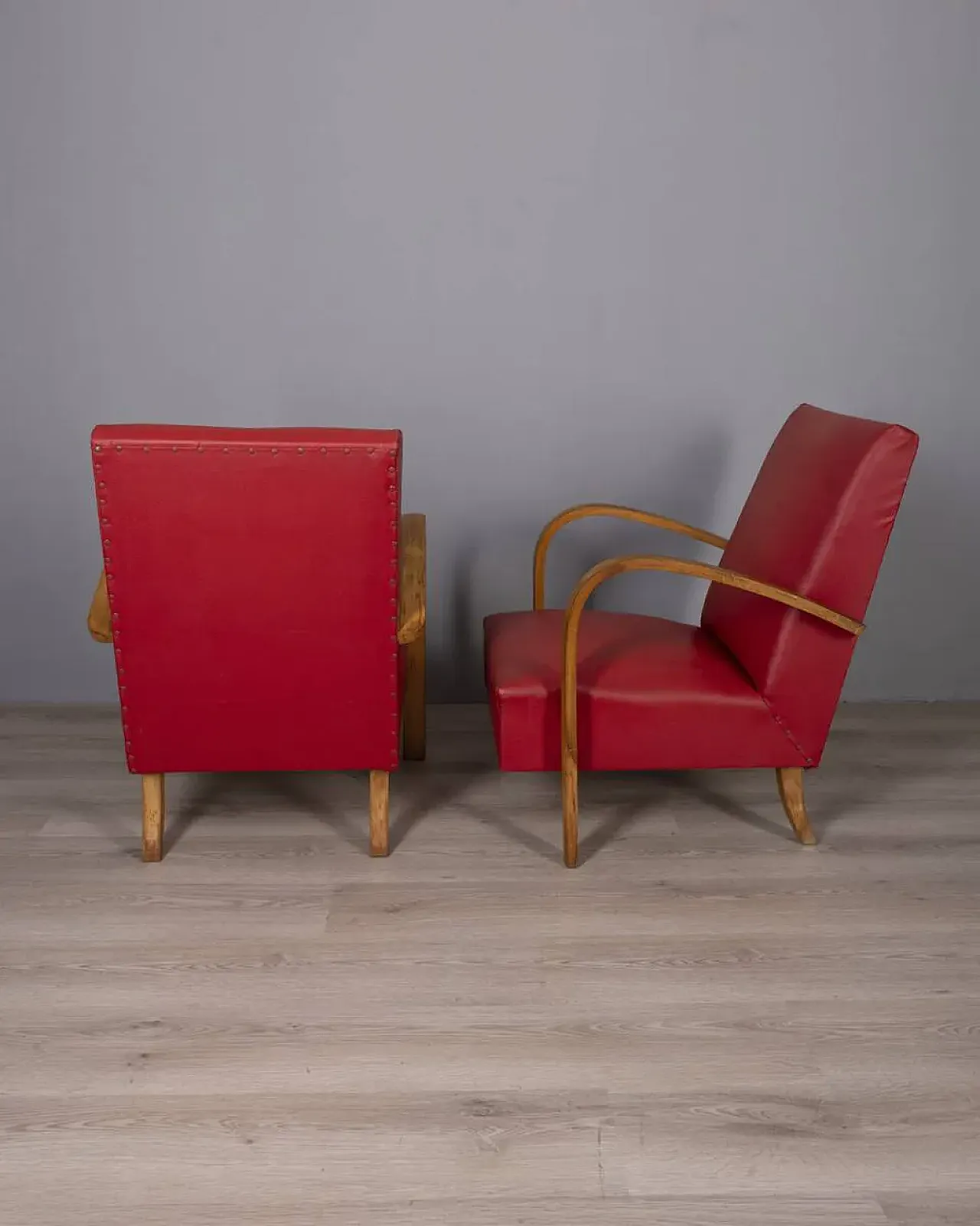 Coppia di poltrone in pelle rossa, anni '50 3