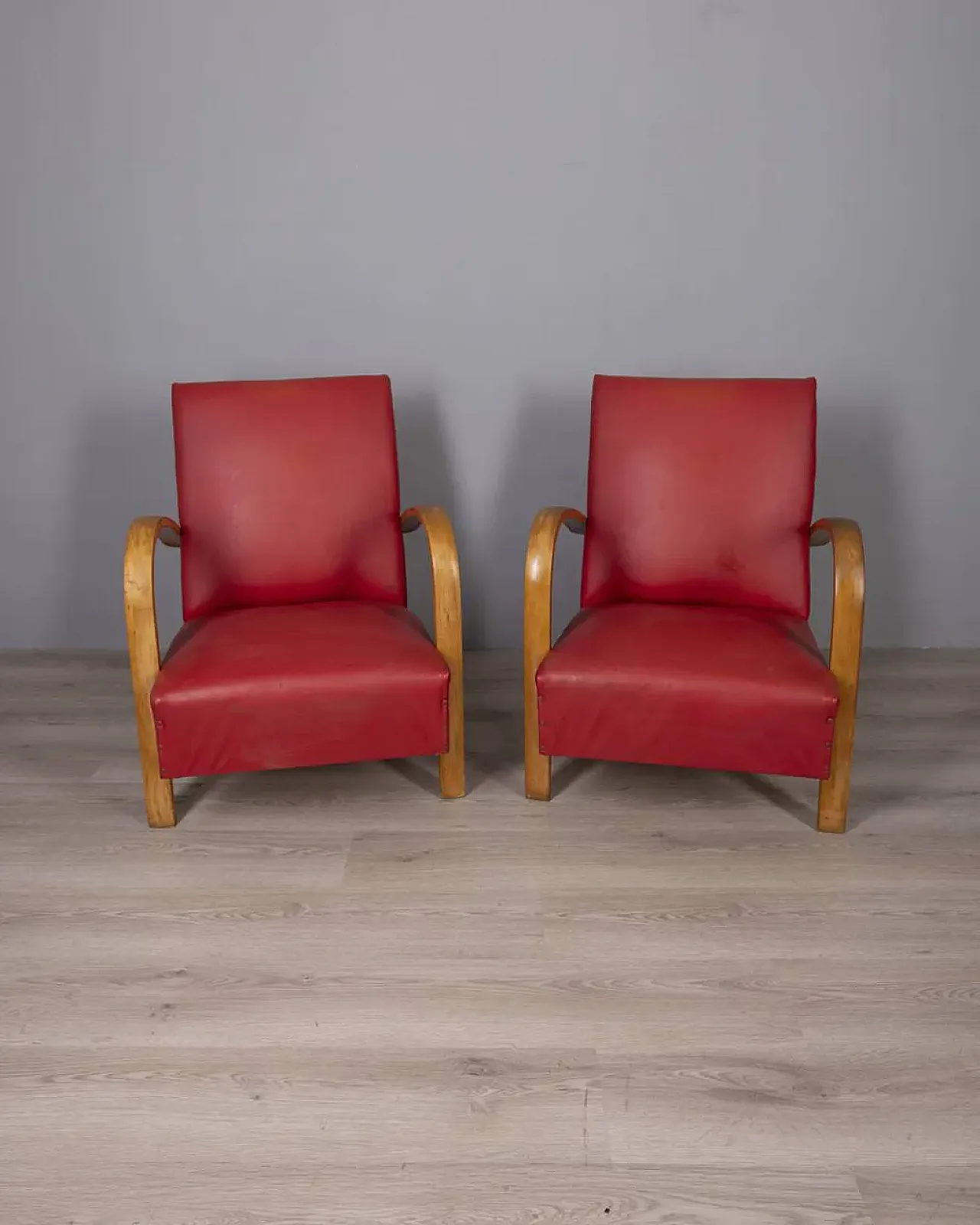 Coppia di poltrone in pelle rossa, anni '50 17