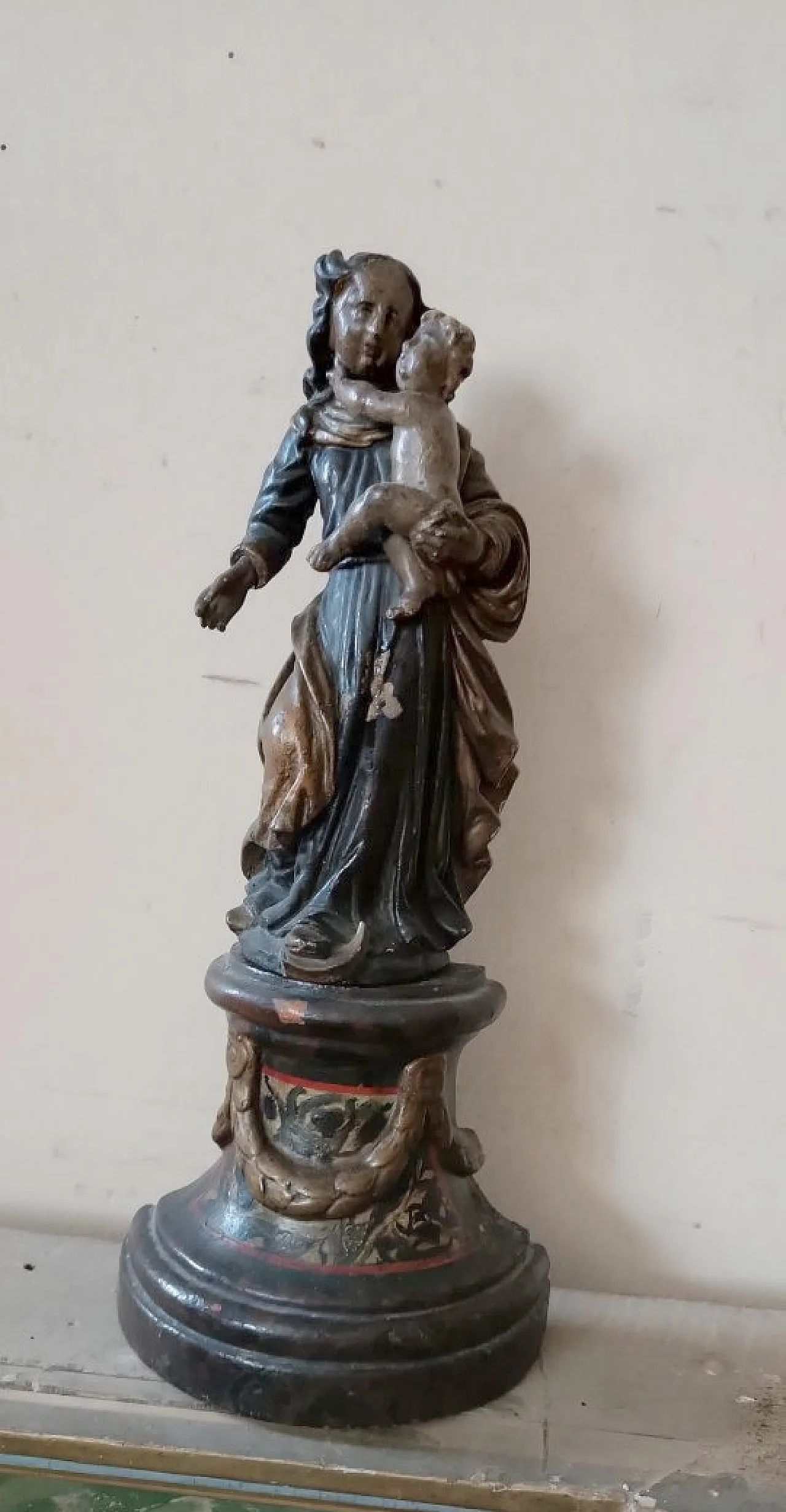 Virgin and Child, polychrome wooden sculpture, 18th century 3