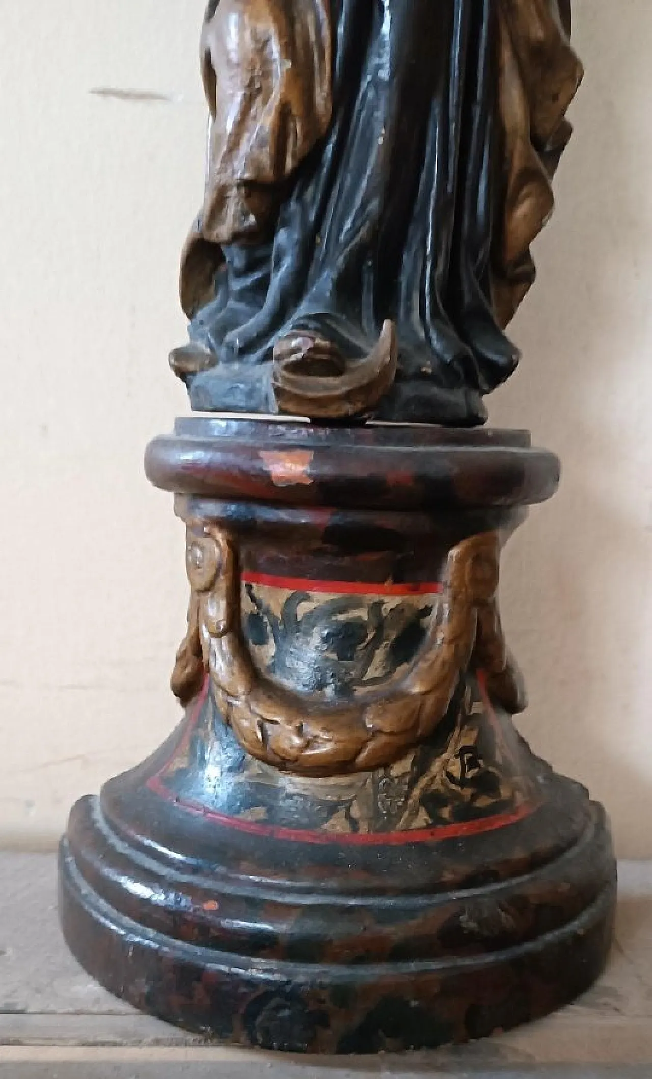 Virgin and Child, polychrome wooden sculpture, 18th century 4