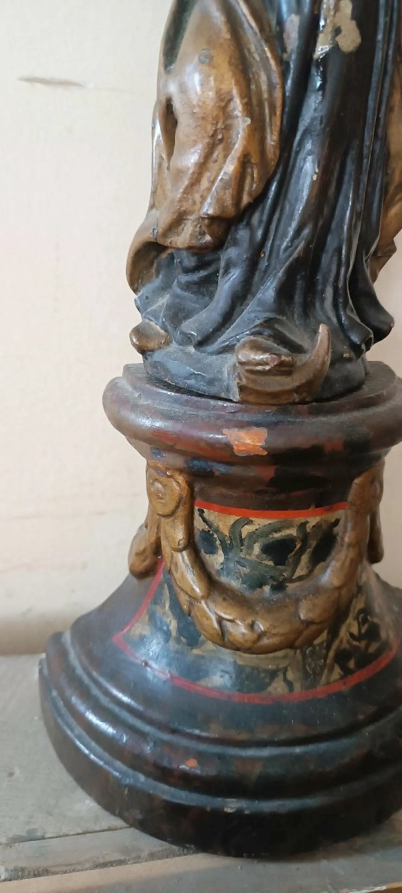 Virgin and Child, polychrome wooden sculpture, 18th century 5