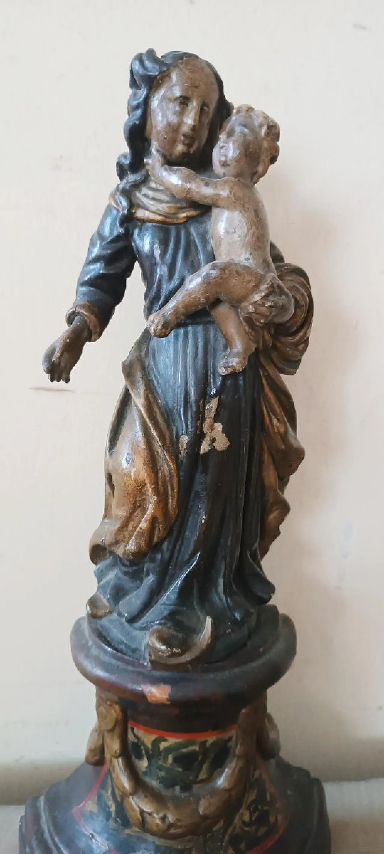 Virgin and Child, polychrome wooden sculpture, 18th century 7