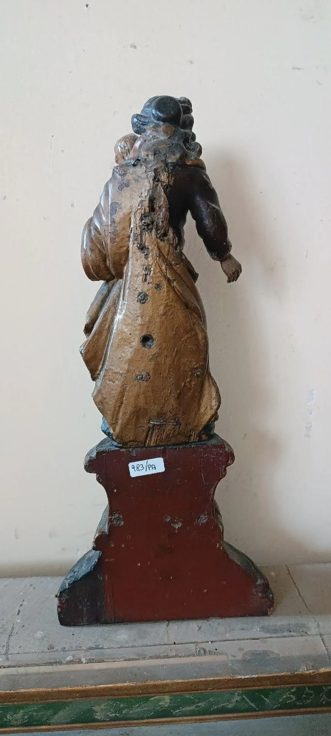 Virgin and Child, polychrome wooden sculpture, 18th century 10