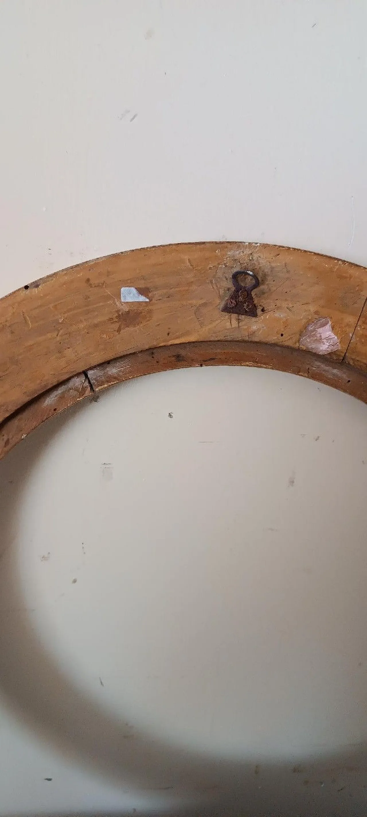 Round gilded wood frame, 19th century 2