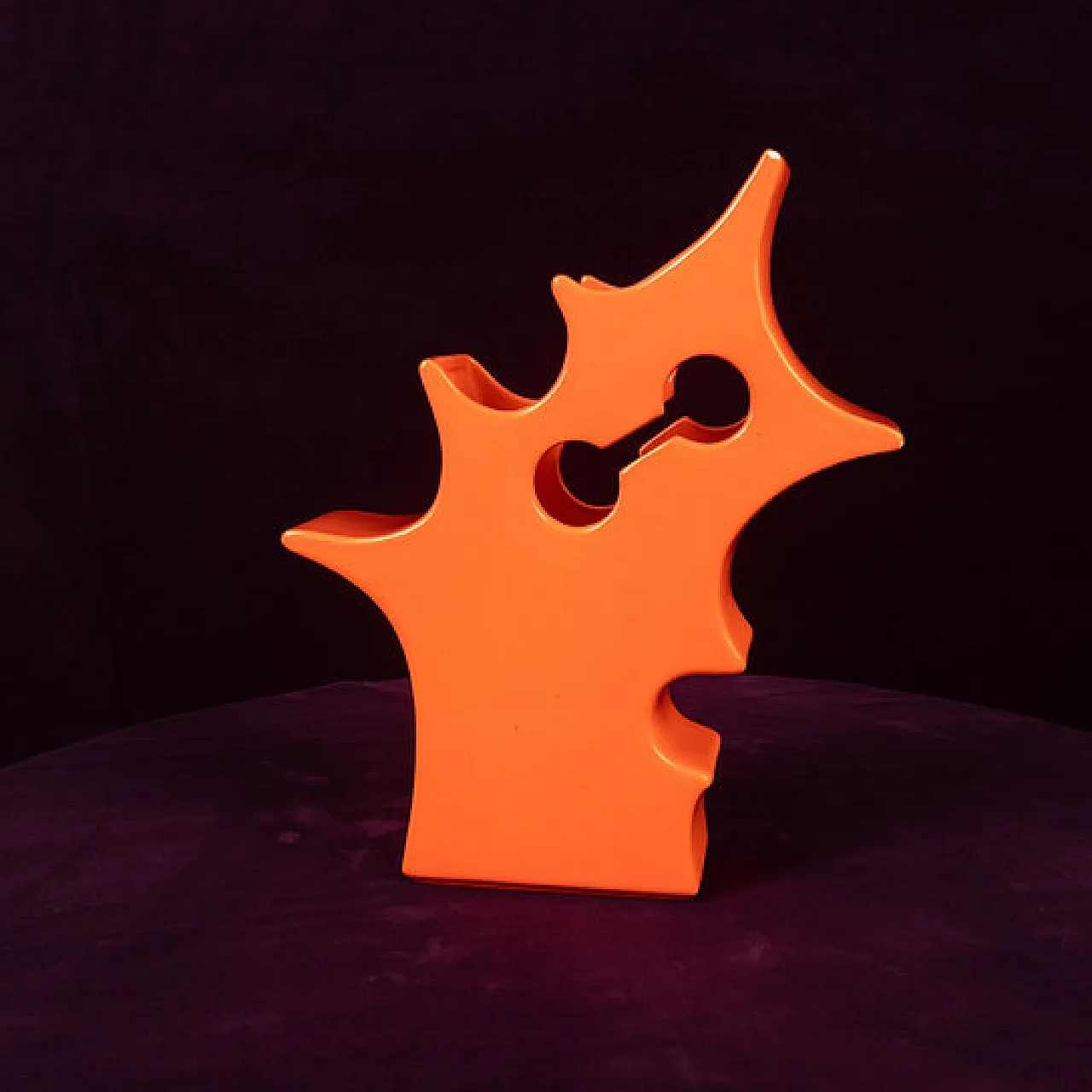 Vaso scultoreo astratto in ceramica arancione, anni '80 4