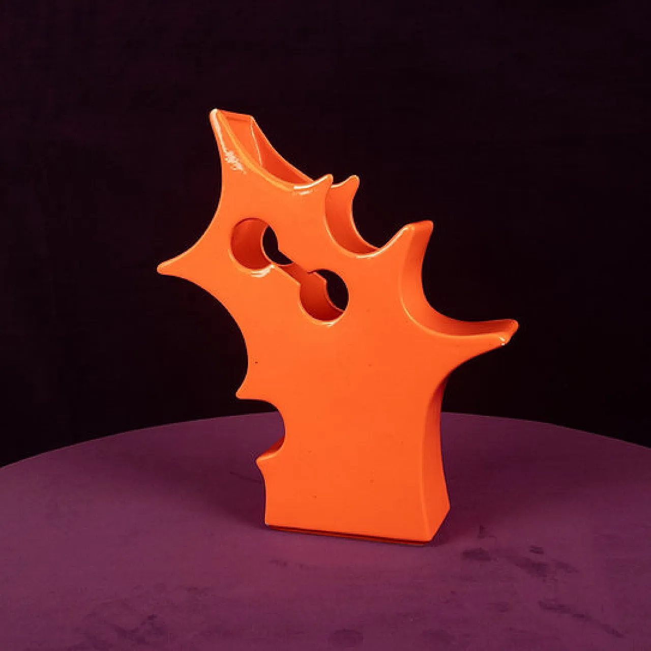 Vaso scultoreo astratto in ceramica arancione, anni '80 5