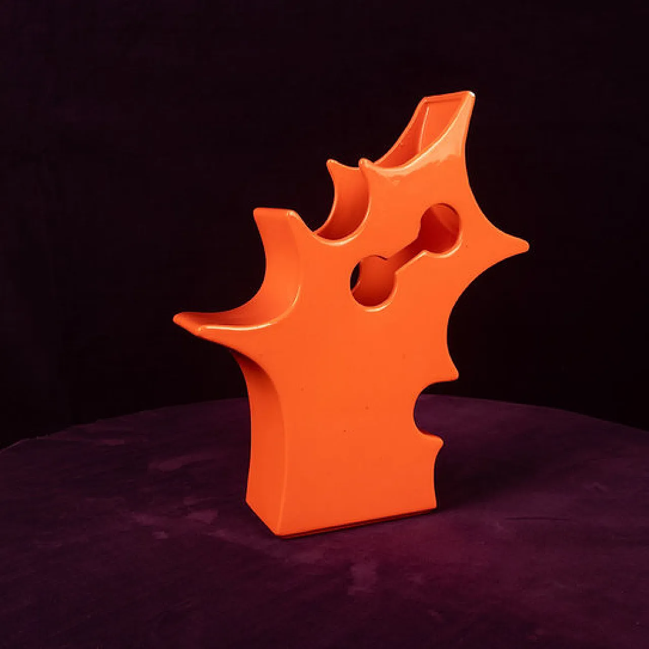 Vaso scultoreo astratto in ceramica arancione, anni '80 7