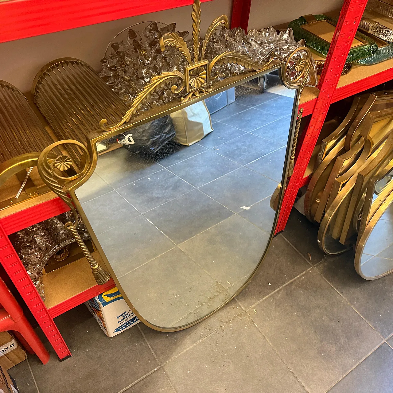 Specchio da parete a scudo in ottone di Gio Ponti, anni '50 4