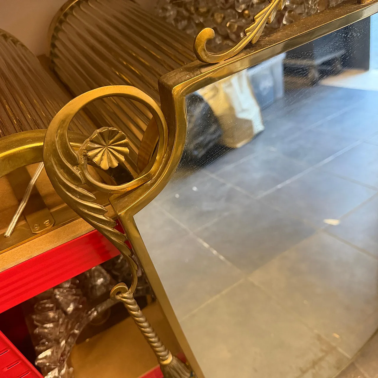 Specchio da parete a scudo in ottone di Gio Ponti, anni '50 5