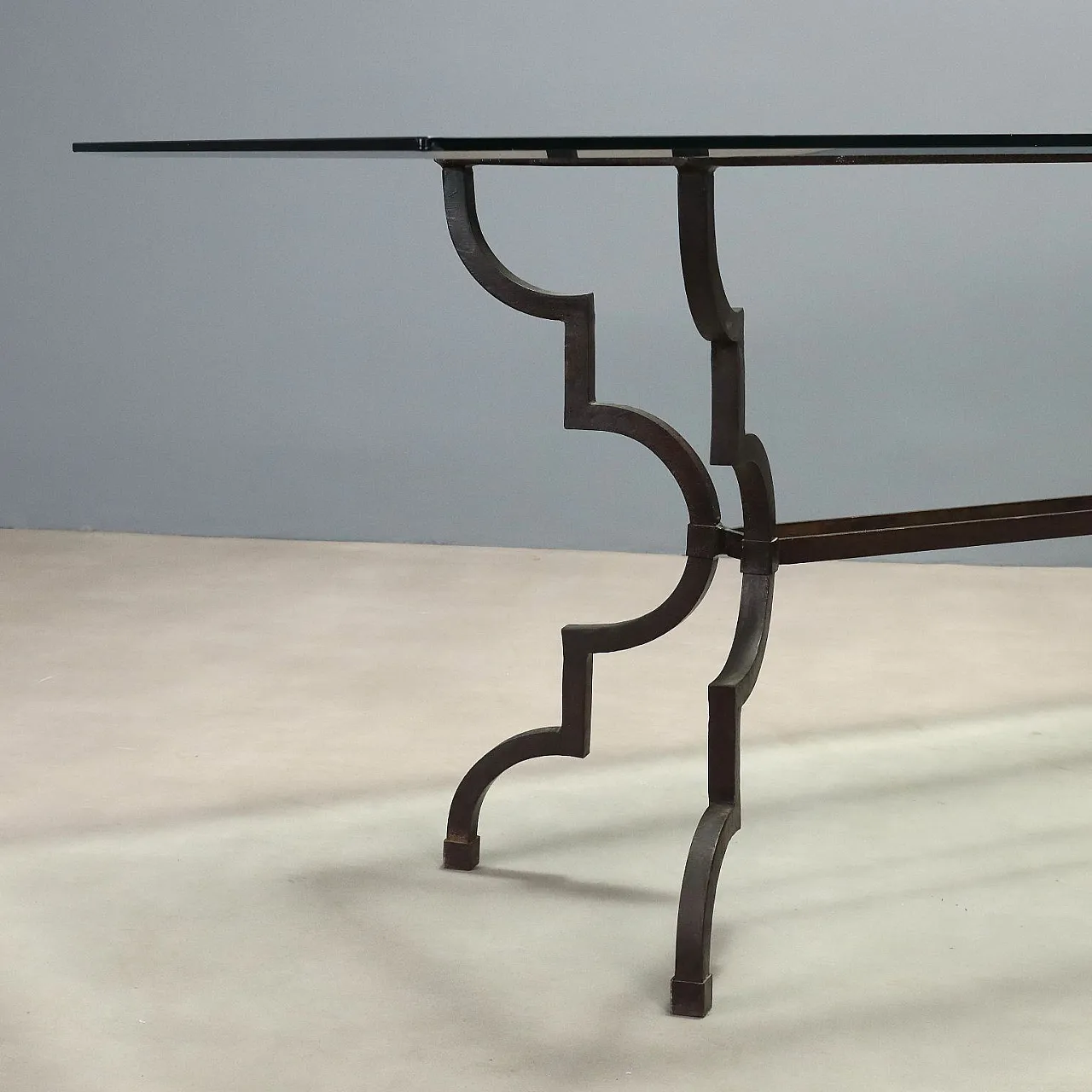 Table in iron with glass top, 10th century 7