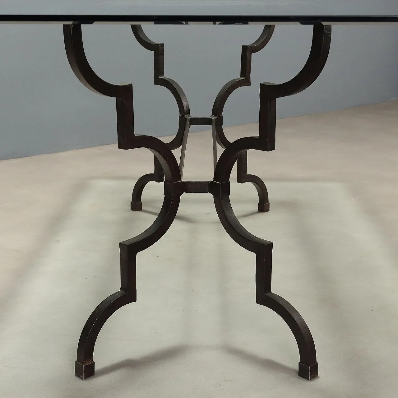 Table in iron with glass top, 10th century 10