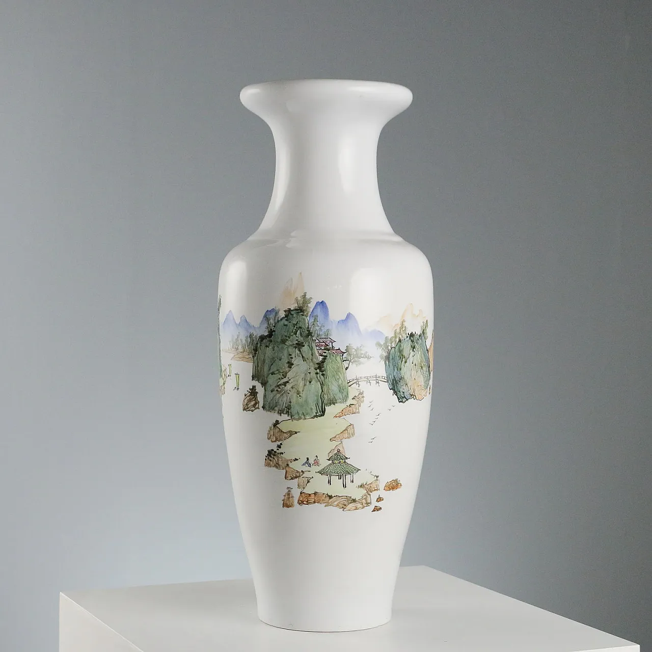 Chinese porcelain vase, 20th century 8