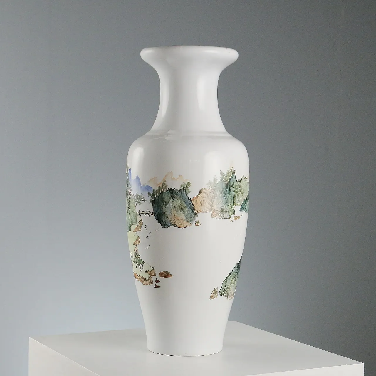 Chinese porcelain vase, 20th century 9