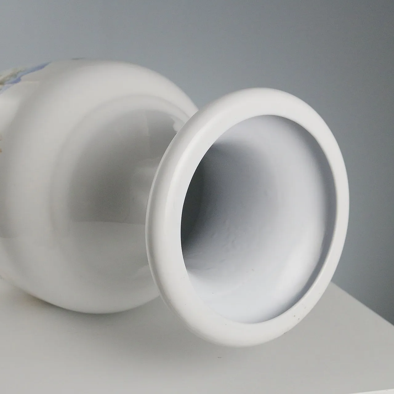 Chinese porcelain vase, 20th century 10