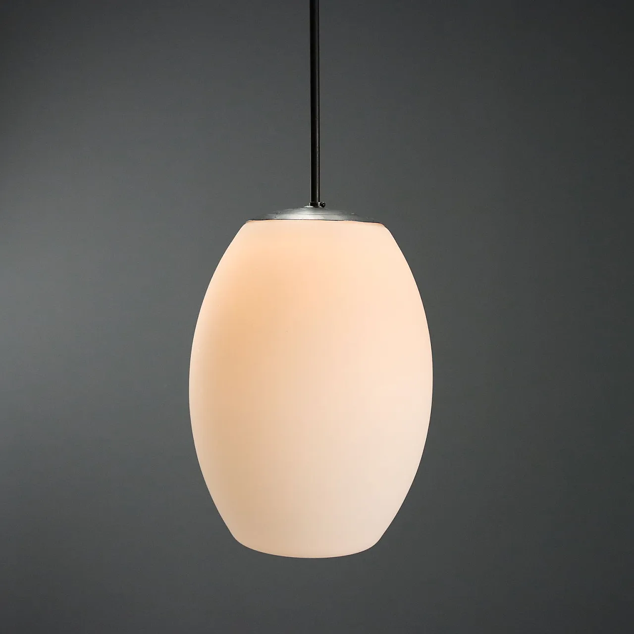 Lampada a sospensione in vetro opalino, anni '60 4