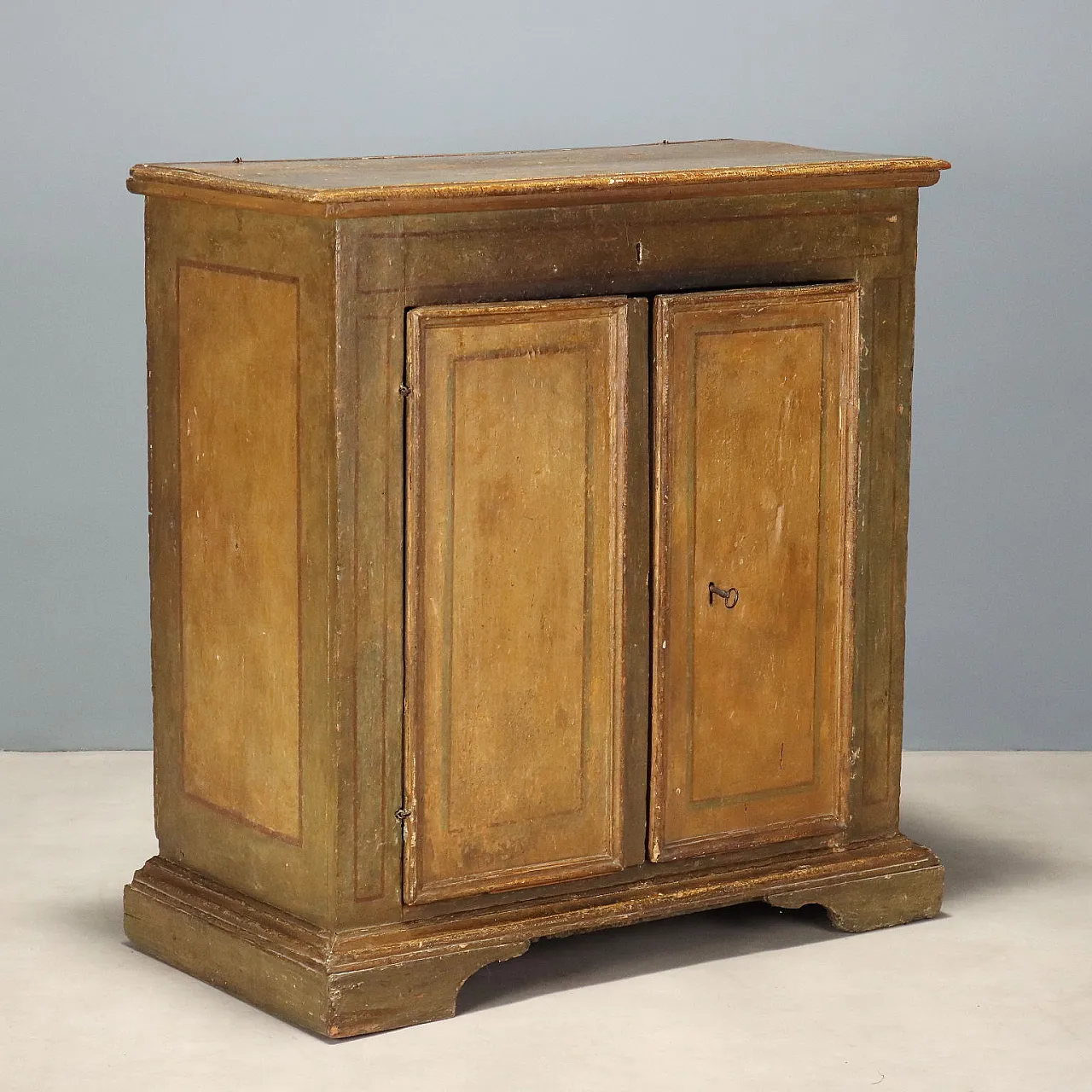 Baroque sideboard in lacquered poplar, 18th century 1