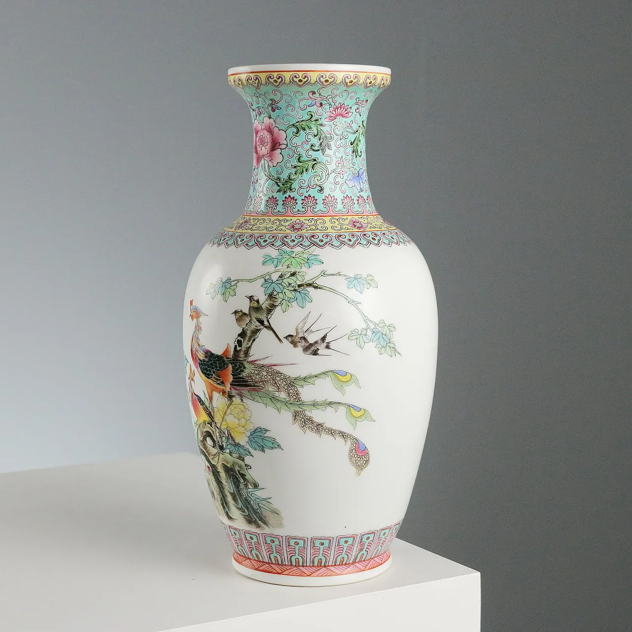 Chinese porcelain vase, 20th century 1