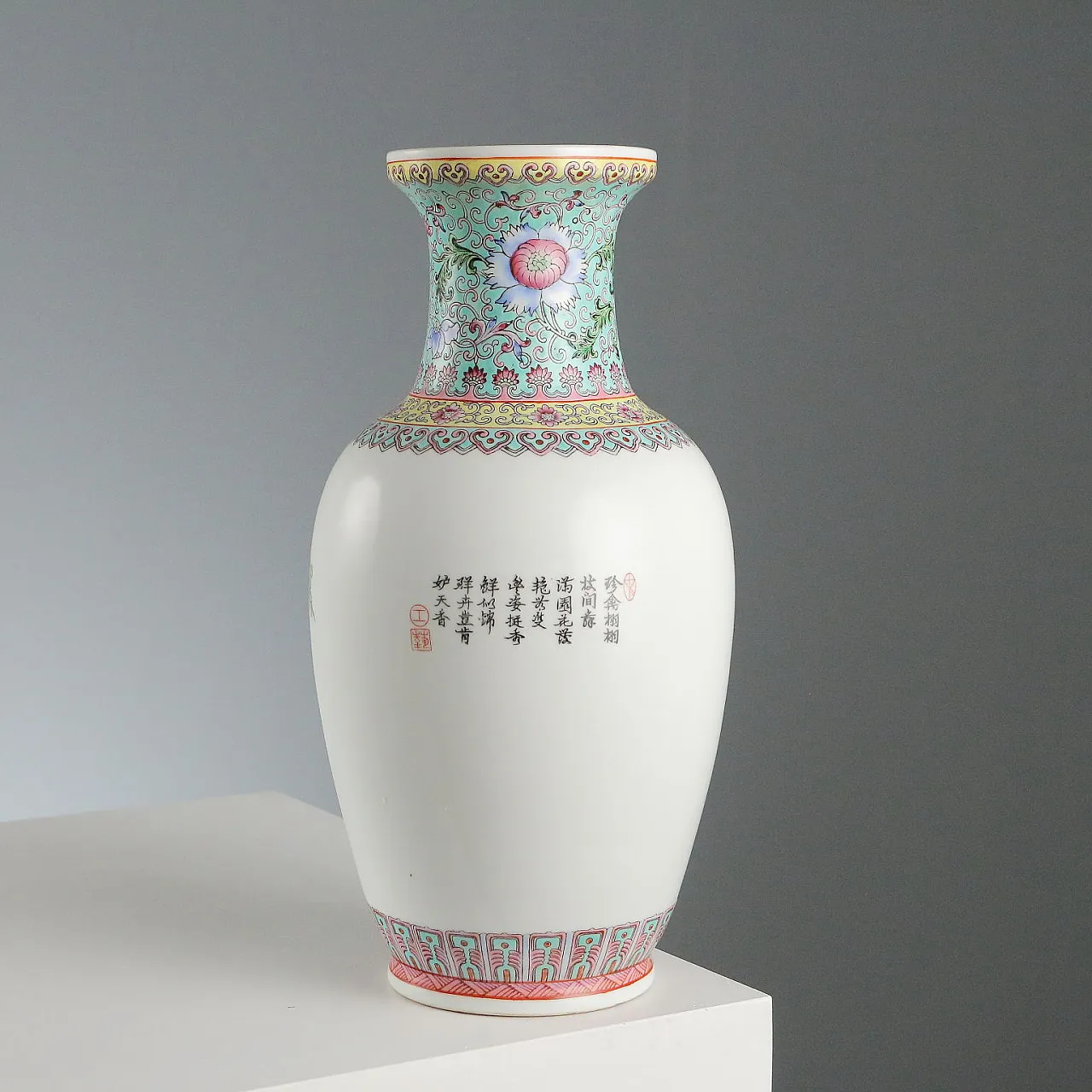 Chinese porcelain vase, 20th century 2