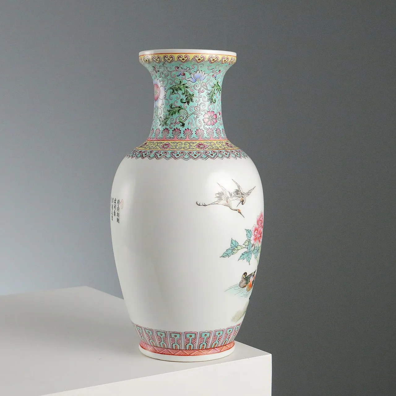 Chinese porcelain vase, 20th century 4