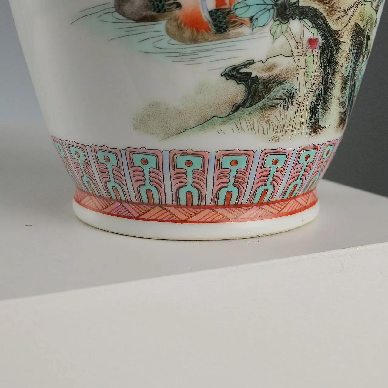 Chinese porcelain vase, 20th century 6