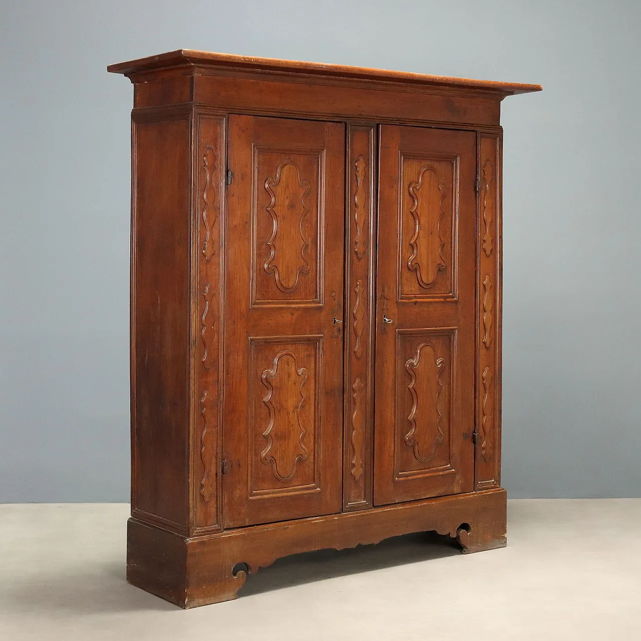 Baroque cherry wardrobe, 18th century 1