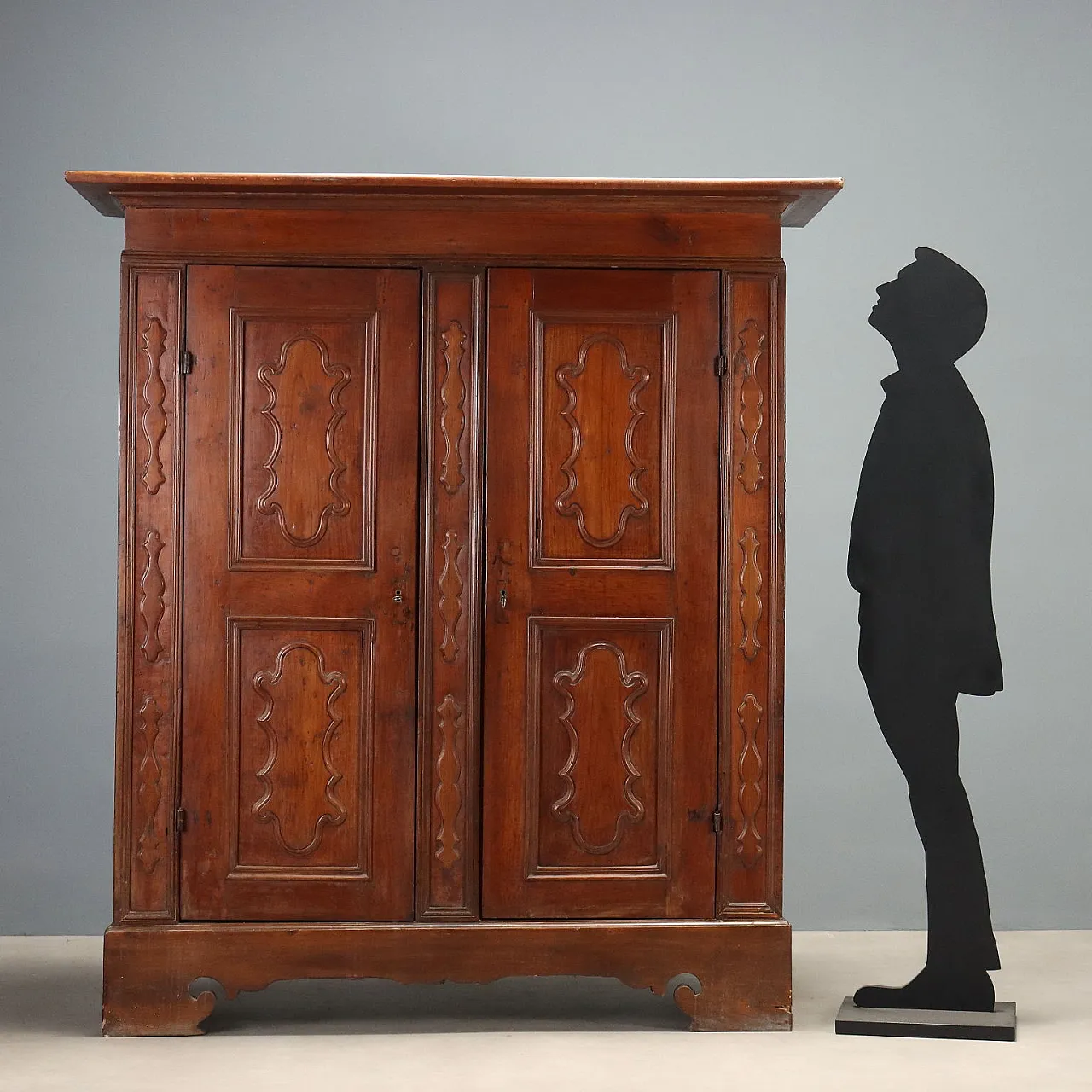 Baroque cherry wardrobe, 18th century 2