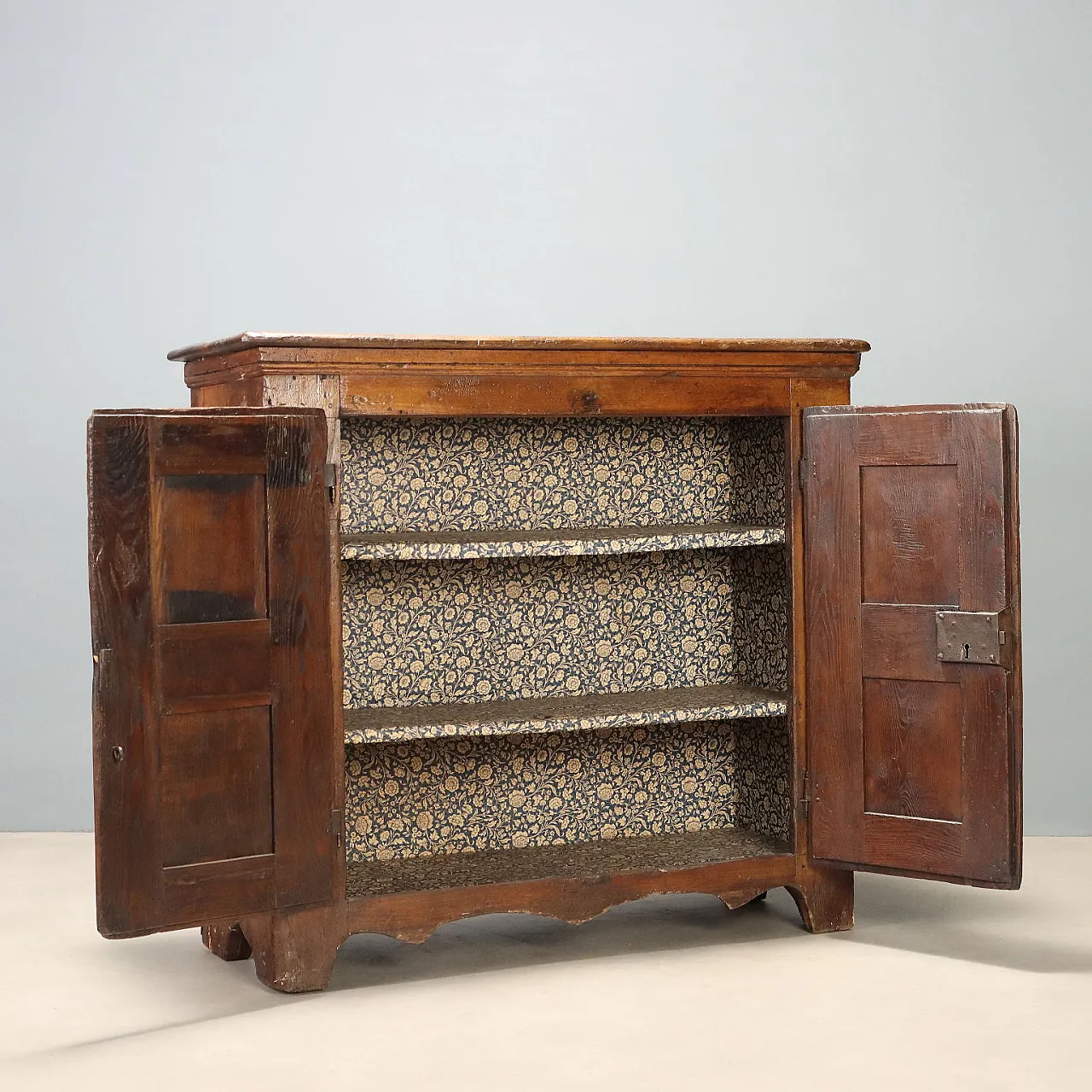 Chestnut sideboard with bipartite paneled doors, 18th century 3