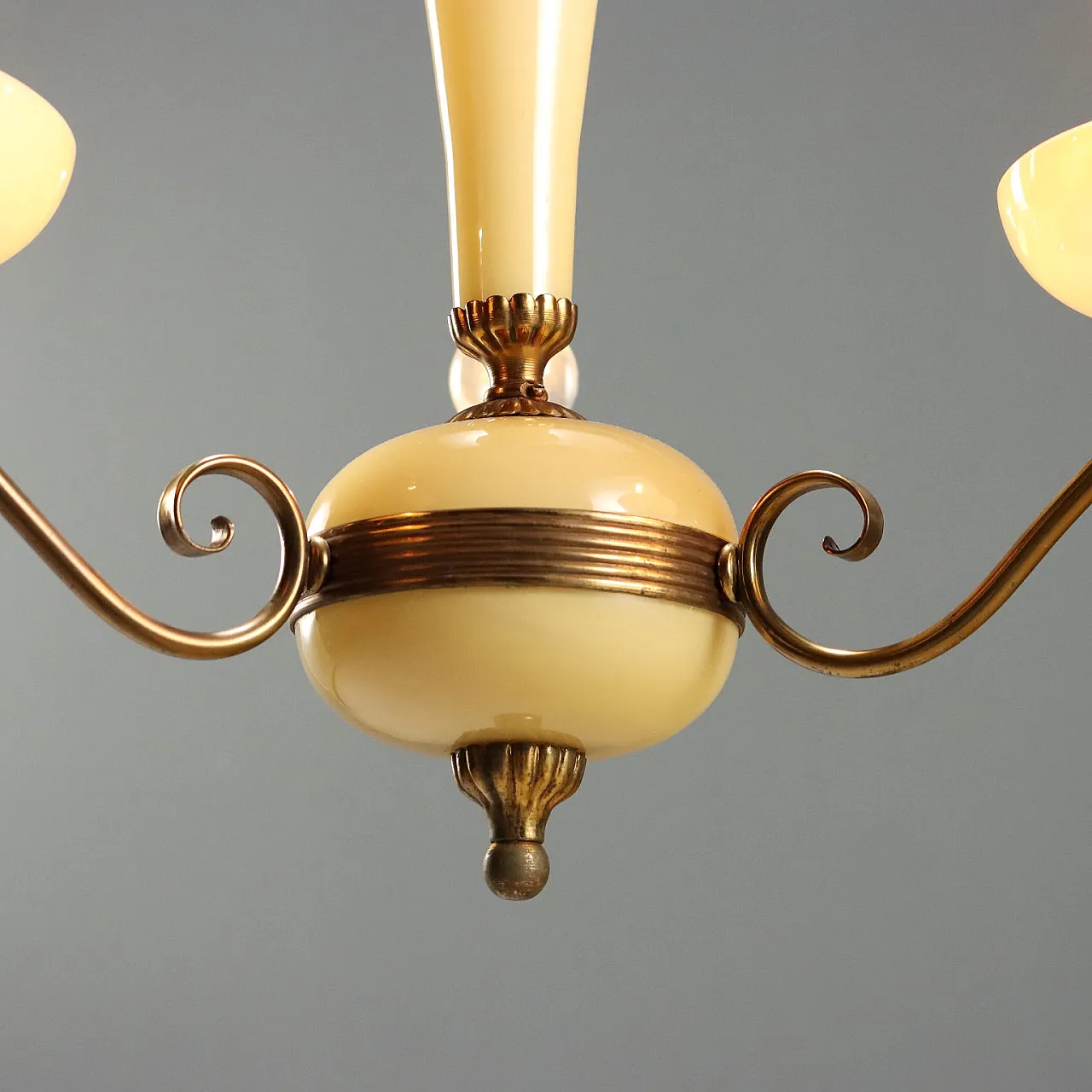 Lampadario in vetro e ottone, metà '900 5